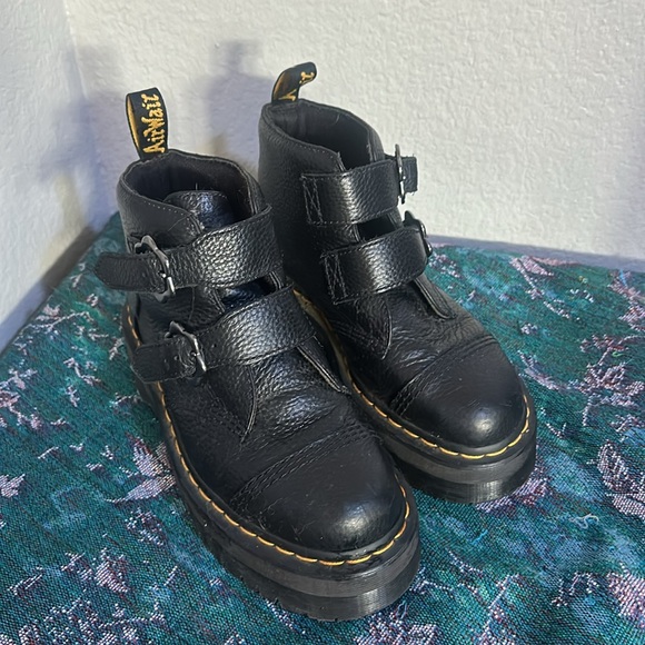 Size 8 Women Doc Martens Flower Buckle - Picture 1 of 4